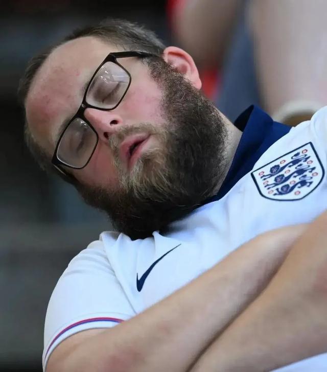 od体育官网app-英格兰队惨败,难掩欧锦赛资格赛困境的简单介绍